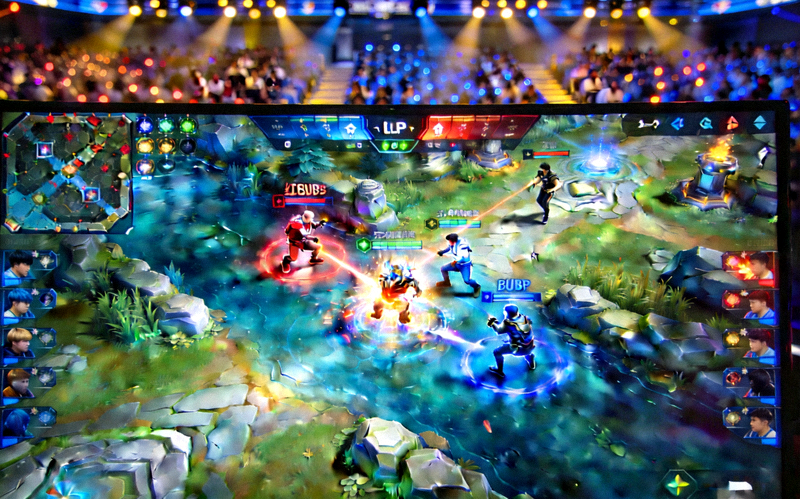 LPL 职业联赛野区资源控制与峡谷先锋争夺现场画面